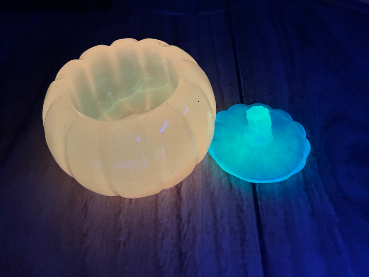 🎃 Glow-in-the-Dark Pumpkin Resin Trinket Jar